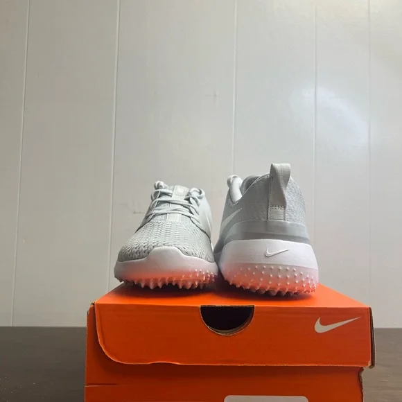 Brand new pure platinum Nike Rosches for women - Picture 2 of 4